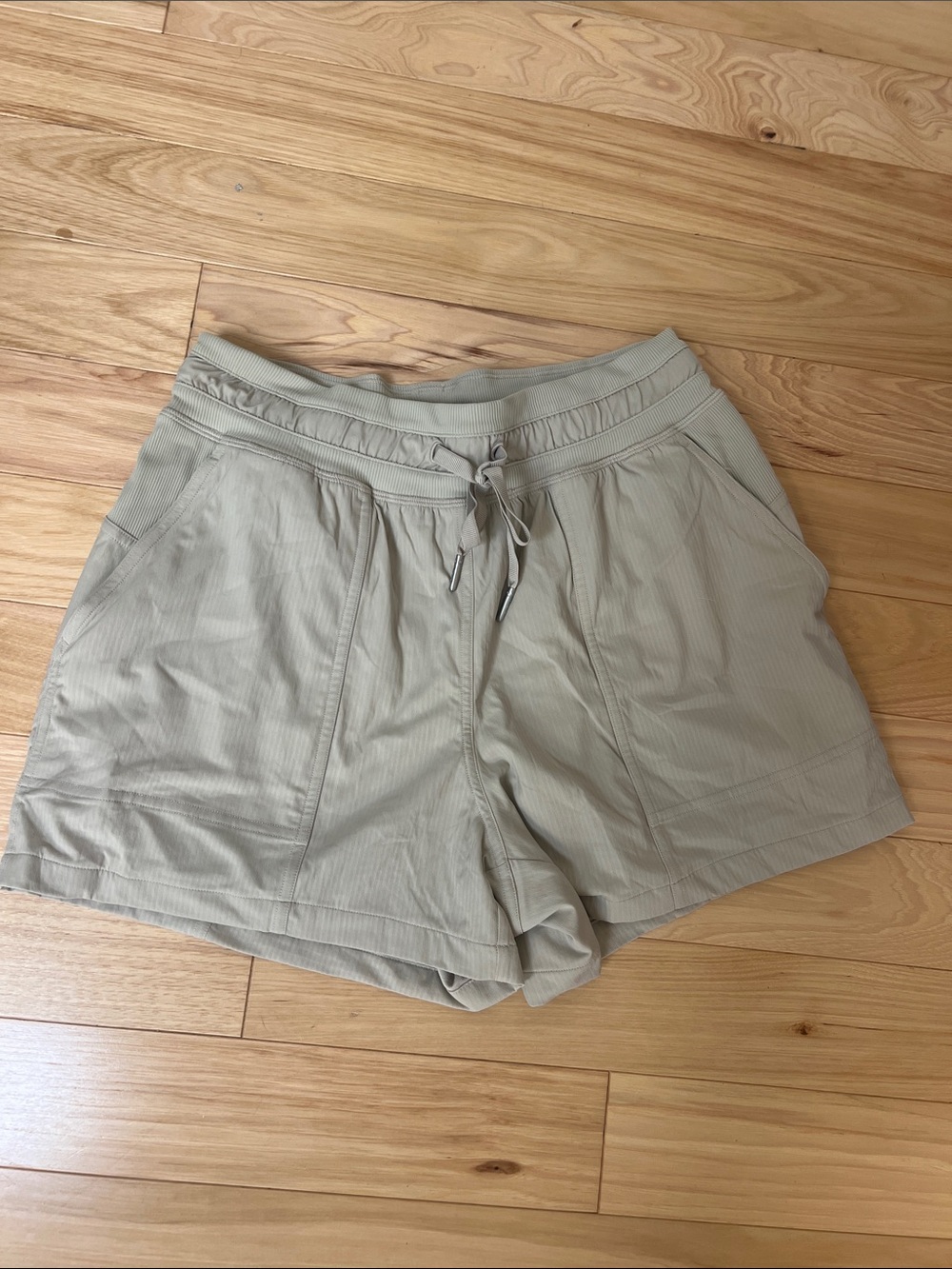 Lululemon Dance Studio Shorts - Size 4 - Mojave Tan - Picture 2 of 5